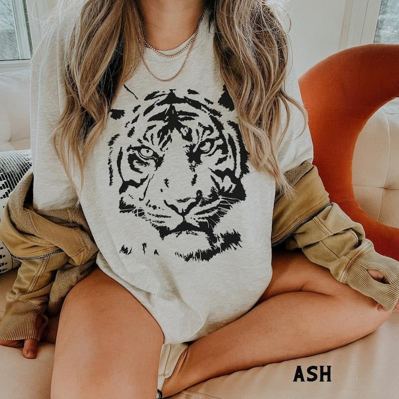 Tiger Face Graphic Tshirt , Vintage Tiger Shirt , Trendy Tiger Tee ,Womens Graphic Tee ,Animal Lover Gift, Oversized Tee Womenswear Streetwear Summer