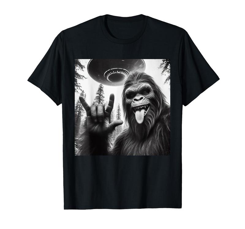 Funny Sasquatch Bigfoot Rock On Selfie With UFO Alien T-Shirt