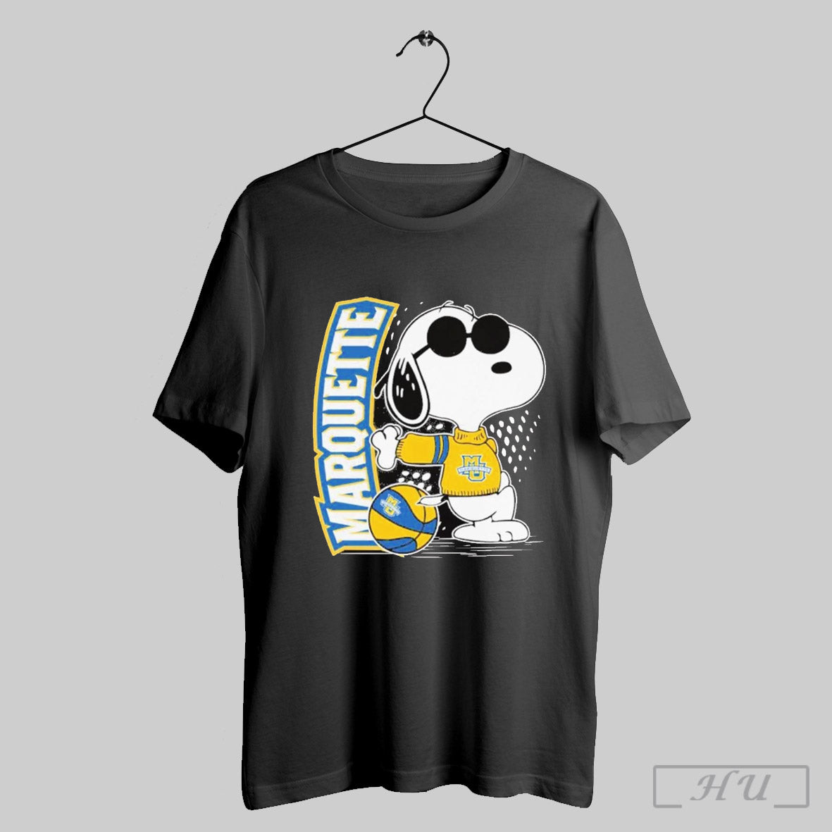 Snoopy X Marquette Golden Eagles Basketball 2025 Shirt Sweatshirt