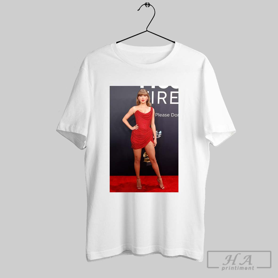Taylor Swift And Other Female Stars Who Love To Wear Sexy Clothes On The Red Carpet Of Grammy 2025 Shirt