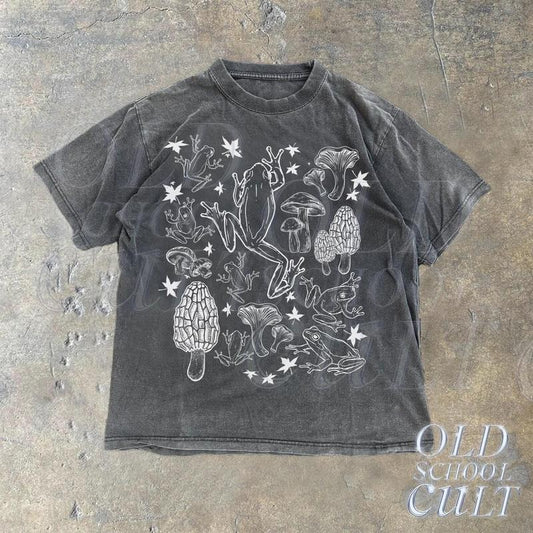 Frogs And Mushrooms Vintage Style Shirt, Retro Botanical Cottagecore Goblincore Tee, Vintage Aesthetic Nature Top, Dark Academia,Frog Lovers