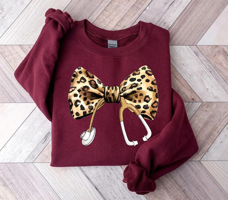 Leopard Print stethoscope Sweatshirt, Retro Nurse Shirts, RN, Unisex Stethoscope Crewneck Sweatshirt, Nursing School, Nurses Week Appreciation