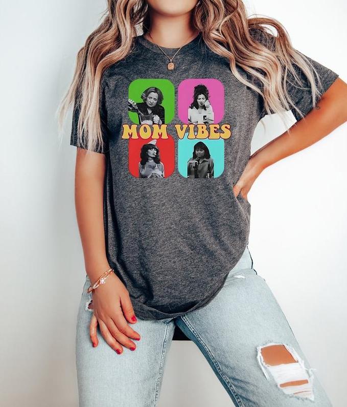 90Ã¢â‚¬â„¢s Mom Vibes Vintage Funny Mom T-Shirt, Retro Funny Mom T-Shirt, Mom Life Unisex Gildan Shirt Top Womenswear