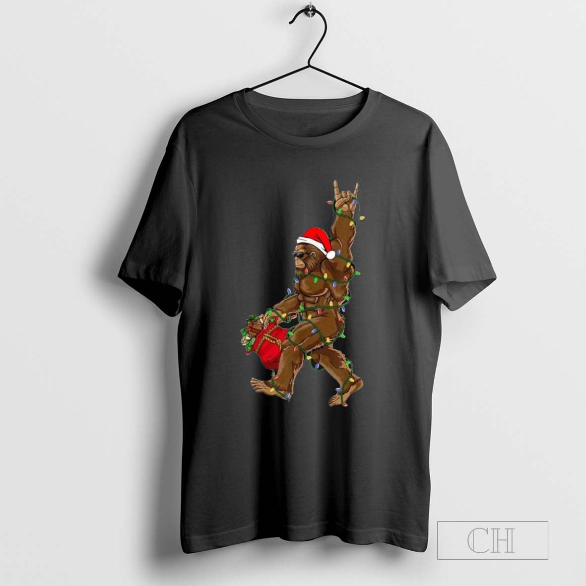 Santa Bigfoot Christmas Lights Rock Funny Sasquatch Believe T-Shirt