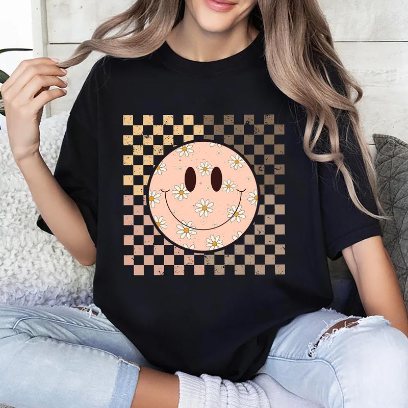 Vintage Smiling Face Trendy Graphic Shirt, Inspirational T-shirt, Retro Checkered Tee, Boho Style Tops For Girls,Trendy Tops For Women, Soft Fabric Te