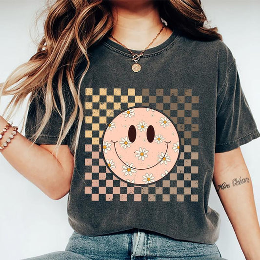 Vintage Smiling Face Trendy Graphic Shirt, Inspirational T-shirt, Retro Checkered Tee, Boho Style Tops For Girls,Trendy Tops For Women, Soft Fabric Te